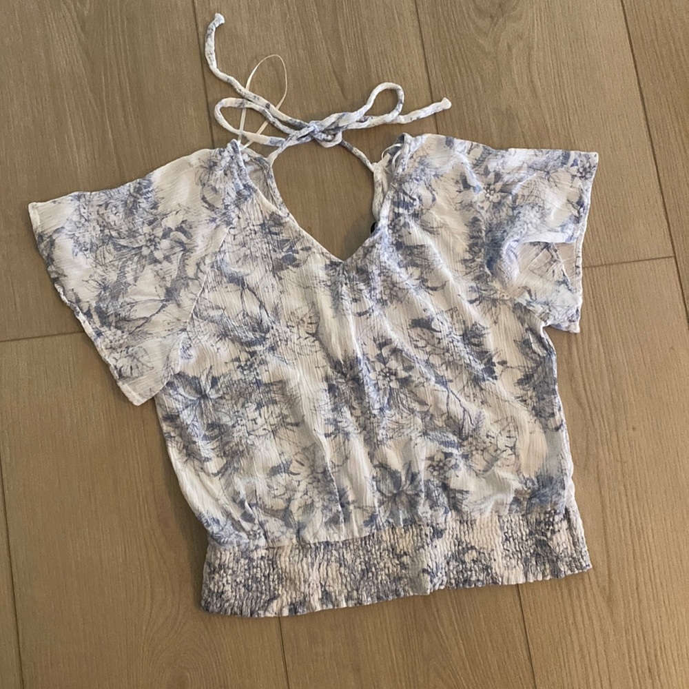Papercrane blouse/top | size small | blue and white | tropical floral
